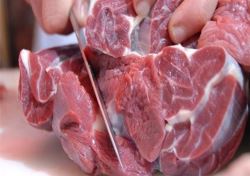 قیمت گوشت حدود ۱۰۰ تا ۱۵۰ هزارتومان کاهش می یابد/صادرات گوشت ممنوع است